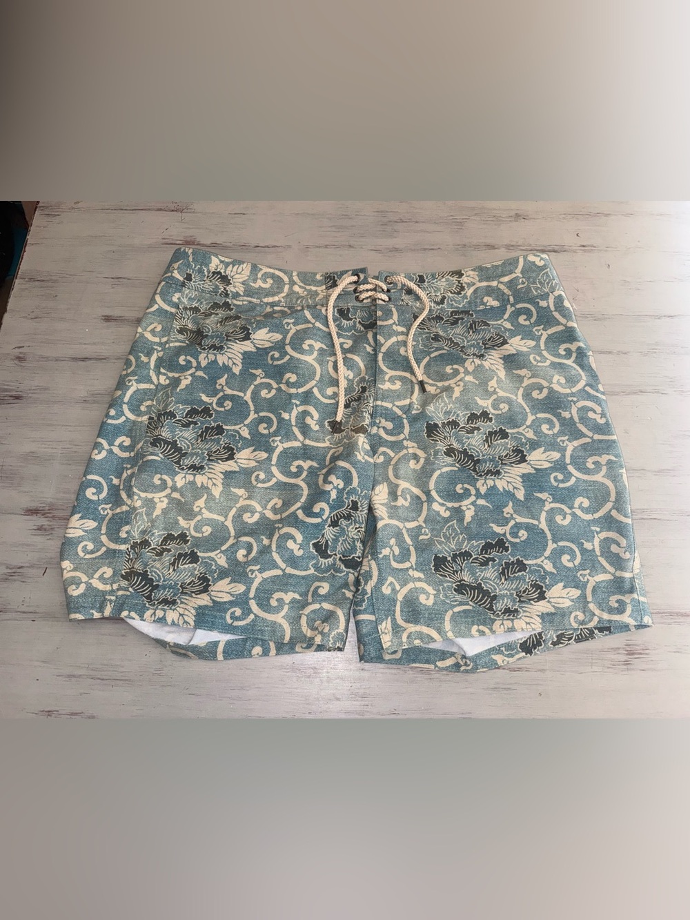Faherty Men’s 36 Blue Floral Stretch Board Shorts